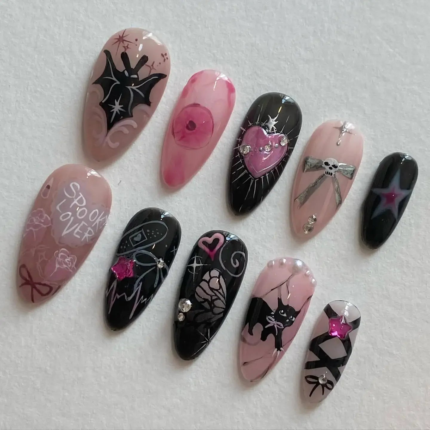 Halloween False Nails – Almond-Shaped Cute Clown