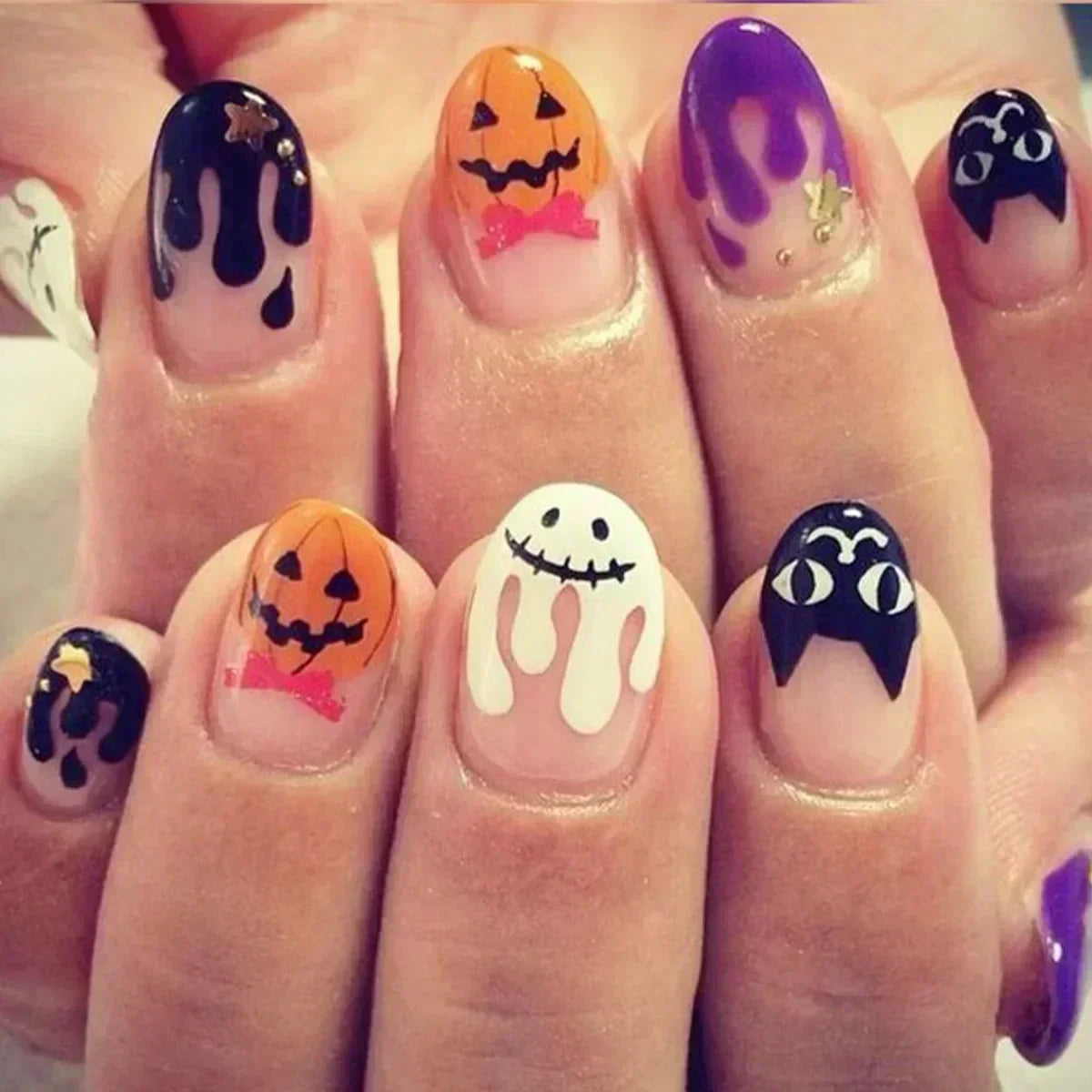 Halloween False Nails – Almond-Shaped Cute Clown